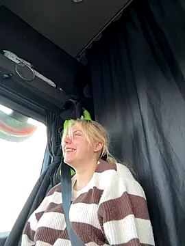 Nallinee online show from 12/01/25, 11:48