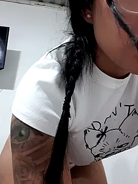 julianlondo111 online show from 11/22/25, 01:15