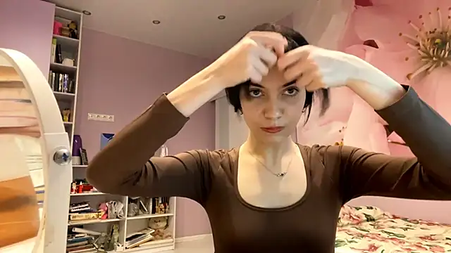 Snapshot of ShellyBedor chatting on 11/13/25, 03:55 ShellyBedor online show from 11/13/25, 03:55