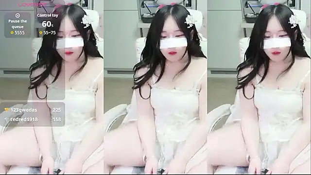 Snapshot of kimhyeona2005 chatting on 02/05/26, 12:10 kimhyeona2005 online show from 02/05/26, 12:10