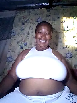 Snapshot of MissMoyo chatting on 11/18/25, 03:05 MissMoyo online show from 11/18/25, 03:05