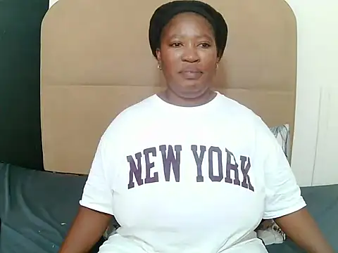 Snapshot of MissMoyo chatting on 12/05/25, 12:14 MissMoyo online show from 12/05/25, 12:14