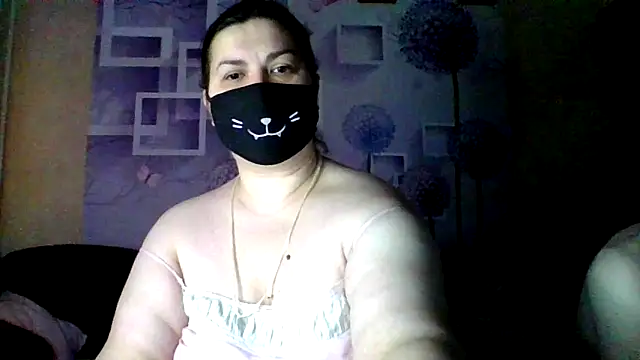 Snapshot of honey_sweet_couple chatting on 12/22/25, 05:37 honey sweet couple online show from 12/22/25, 05:37