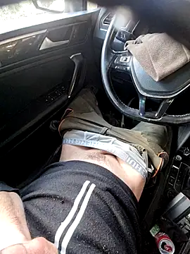 Snapshot of -The-Last- chatting on 11/28/25, 01:03 -The-Last- online show from 11/28/25, 01:03