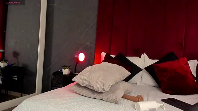 GinebraBelucci online show from 11/15/25, 01:36