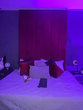 GinebraBelucci online show from 11/18/25, 02:17