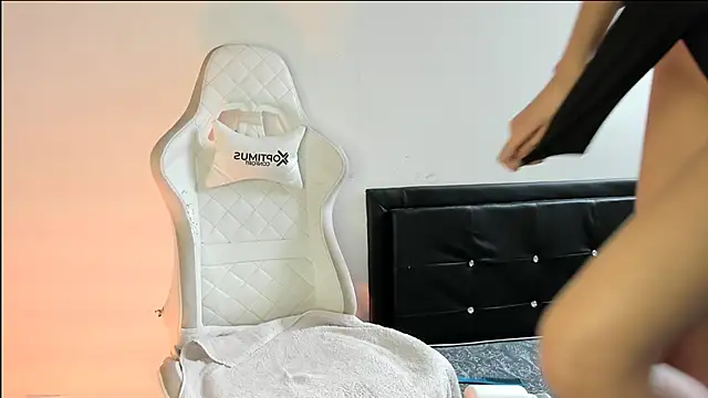 nicolvibes 212 online show from 12/19/25, 07:32