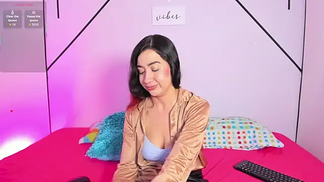 VictoriaRouge  online show from 11/25/25, 01:00