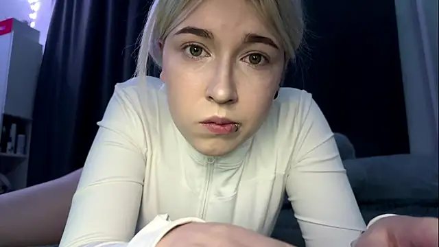 Snapshot of SexBIonde chatting on 11/14/25, 03:22 SexBIonde online show from 11/14/25, 03:22