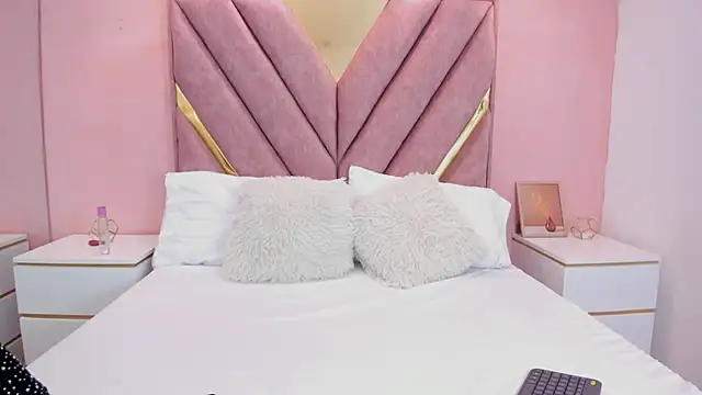 roxyflame  online show from 12/16/25, 11:48