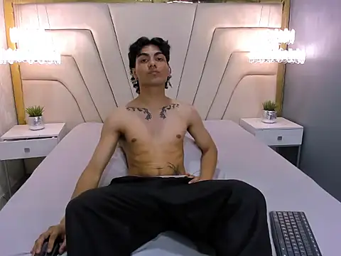 MattFiore online show from 11/28/25, 06:10