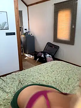 peachcindyy online show from 12/18/25, 05:57