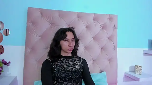 Snapshot of Charlothe_7 chatting on 11/14/25, 04:33 Charlothe 7 online show from 11/14/25, 04:33