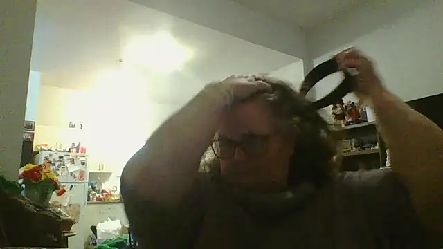 TiguhguhrsRose online show from 11/18/25, 03:23