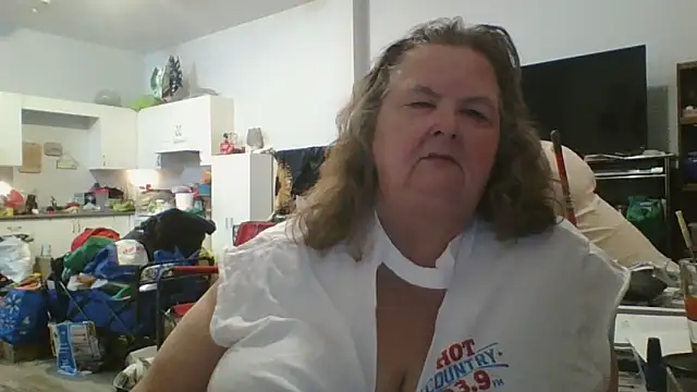 TiguhguhrsRose online show from 11/25/25, 01:38