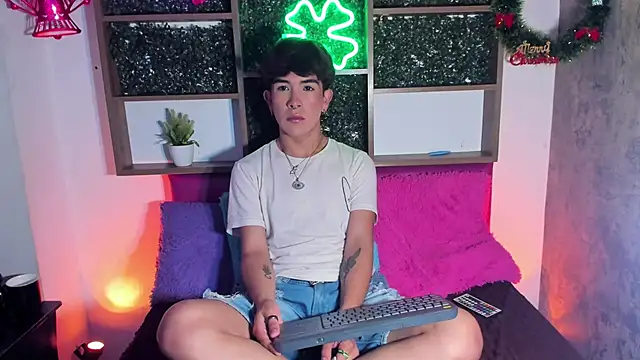 Angeldust19 online show from 11/19/25, 03:17