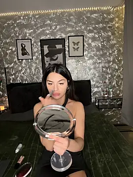 DeineJulia online show from 11/27/25, 07:05