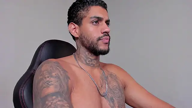 LuigiVitale 1 online show from 12/01/25, 02:11