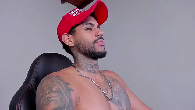 LuigiVitale 1 online show from 12/05/25, 01:14