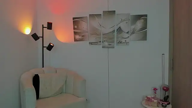 Snapshot of haileyflorez_ chatting on 02/17/26, 05:19 haileyflorez online show from 02/17/26, 05:19