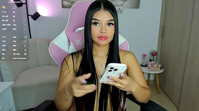 haileyflorez  online show from 06/14/26, 03:36