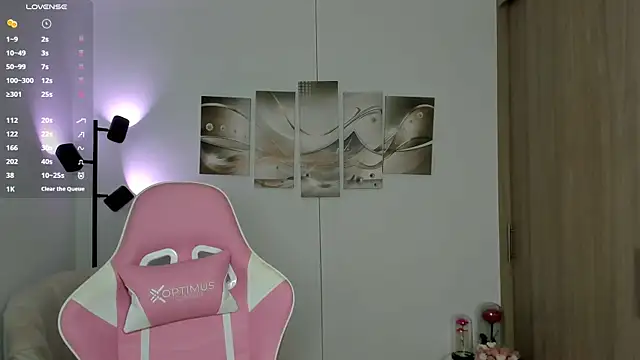 haileyflorez  online show from 06/18/26, 01:37