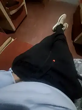 Snapshot of dey199524 chatting on 11/15/25, 11:43 dey199524 online show from 11/15/25, 11:43