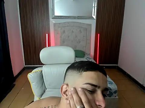 Snapshot of pablo_prada chatting on 11/17/25, 07:30 pablo prada online show from 11/17/25, 07:30