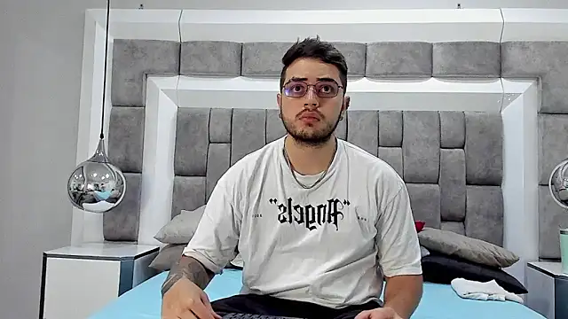 Ethan Greys online show from 11/25/25, 04:01