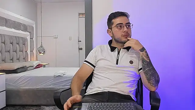 Ethan Greys online show from 12/21/25, 01:29