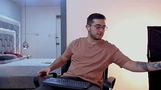 Ethan Greys online show from 12/22/25, 03:47