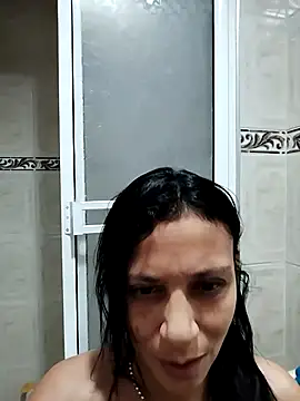 Snapshot of Queen_evaluna chatting on 11/26/25, 05:03 Queen evaluna online show from 11/26/25, 05:03