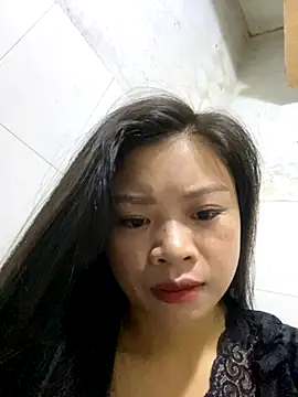 Snapshot of sara-xx chatting on 11/15/25, 01:58 sara-xx online show from 11/15/25, 01:58