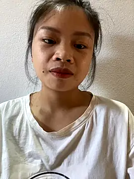 Snapshot of sara-xx chatting on 11/26/25, 08:04 sara-xx online show from 11/26/25, 08:04