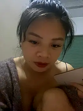 Snapshot of sara-xx chatting on 12/04/25, 03:21 sara-xx online show from 12/04/25, 03:21