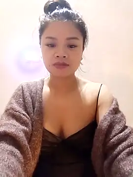 Snapshot of sara-xx chatting on 12/19/25, 08:05 sara-xx online show from 12/19/25, 08:05