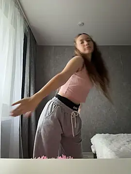 Snapshot of Holy_Poly chatting on 11/18/25, 08:19 Holy Poly online show from 11/18/25, 08:19