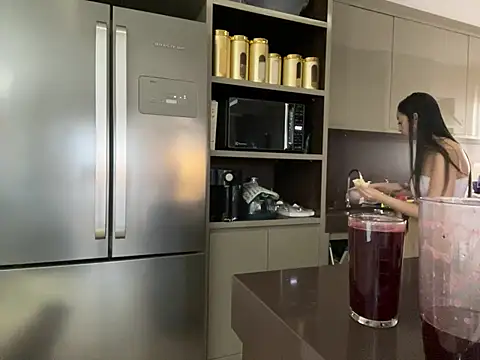 Snapshot of BelleRune chatting on 02/14/25, 12:47 BelleRune online show from 02/14/25, 12:47