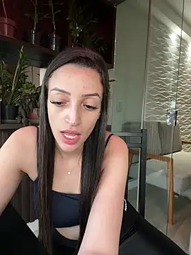 Snapshot of BelleRune chatting on 03/15/25, 09:27 BelleRune online show from 03/15/25, 09:27