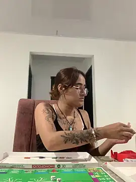 Snapshot of Aley_14 chatting on 11/15/25, 01:03 Aley 14 online show from 11/15/25, 01:03