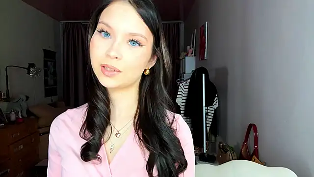 Snapshot of EmmaJonse chatting on 11/15/25, 11:51 EmmaJonse online show from 11/15/25, 11:51