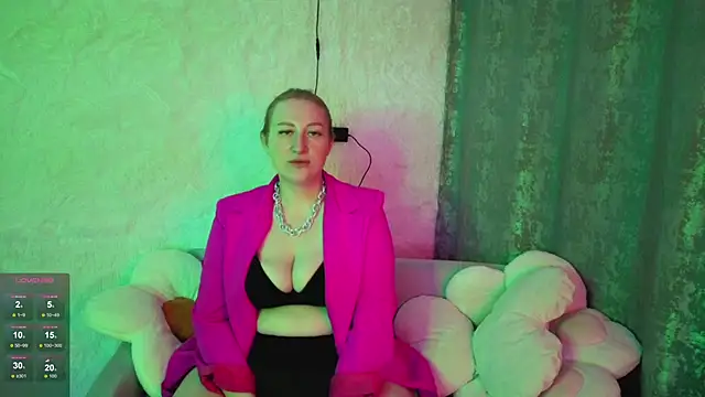 Snapshot of hornywood_ chatting on 11/19/25, 06:13 hornywood online show from 11/19/25, 06:13