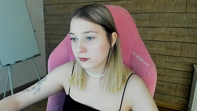TinnaBurton online show from 05/10/26, 04:23
