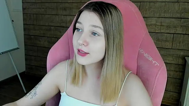 TinnaBurton online show from 05/17/26, 04:25