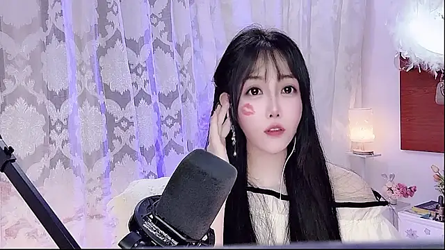Laura 520 online show from 05/23/26, 12:20