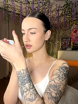 that eva online show from 11/30/25, 06:06