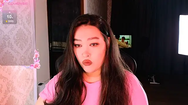 Snapshot of Emma_Uilson chatting on 11/19/25, 11:32 Emma Uilson online show from 11/19/25, 11:32