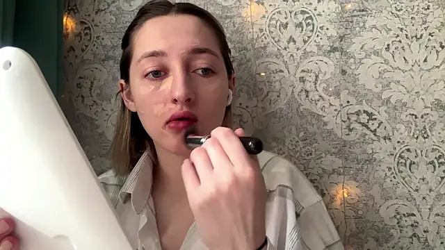 Emily lyy online show from 12/03/25, 09:18