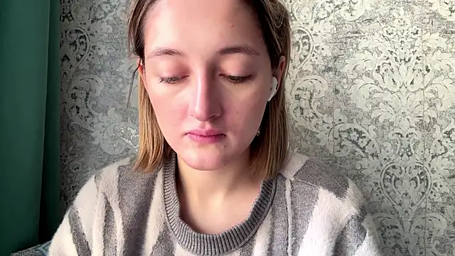 Emily lyy online show from 12/14/25, 09:03