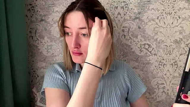 Emily lyy online show from 12/22/25, 08:11